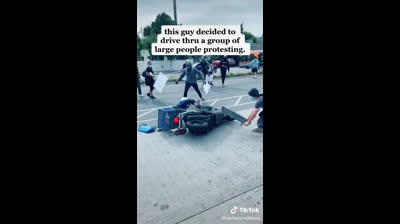 Motorista apaleado por saltarse un cordón de manifestantes