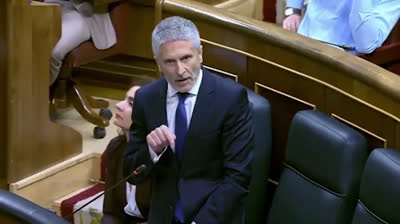 Marlaska se defiende del ataque de Macarena Olona