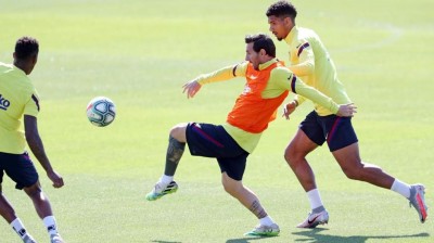 Golazo de Messi en el entrenamiento del FC Barcelona