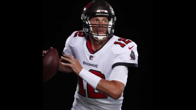 Tom Brady unveils the Buccaneers' shirt | First photos