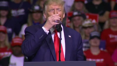 Trump demostrates he can drink a glass of water with one hand