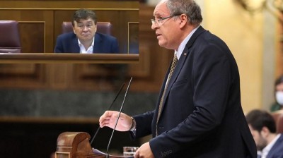 La cara de Tomás Guitarte tras el atropellado discurso de un diputado de VOX