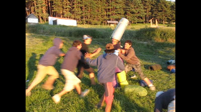 Los mayores vengándose del hombre de hojalata.