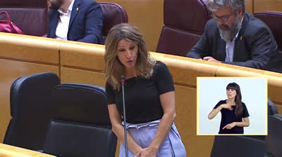 Yolanda Díaz responde a un senador del PP: "Es un poco de vergüenza"