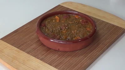 Lentejas con chorizo, receta tradicional.