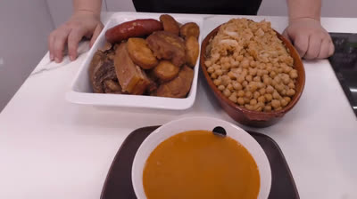 Cocido de garbanzos con chorizo.