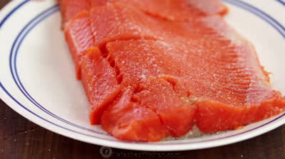 Salmón a la plancha con salsa de limón