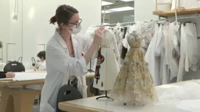 Dior presenta un desfile en miniatura con toques de fantasía