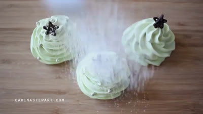 Merengues en forma de árbol de Navidad