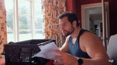 Henry Cavill setting up his Gamer PC