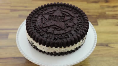 How to make a giant Oreo pie
