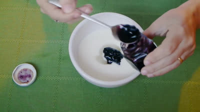 How to make homemade yogurt in just two steps