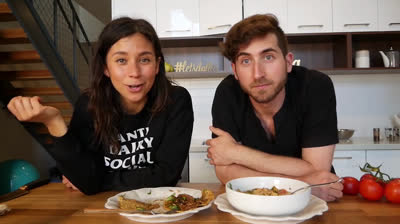 Amantes de la carne prueban comida vegetariana