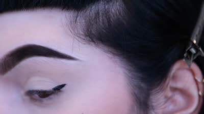 How to get the perfect eyeliner in 1 minute with Eyestamp?