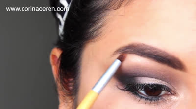 How to put makeup on small eyes