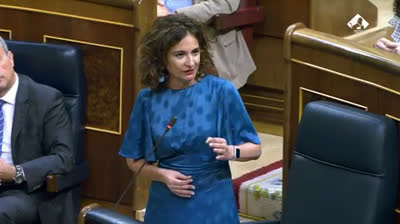 Ministra de Hacienda responde a Espinosa de los Monteros sobre los Ministros comunistas en el Gobierno