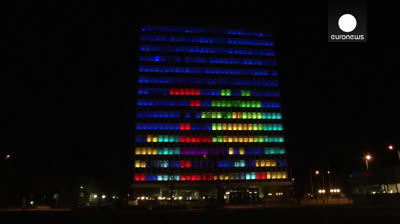 Jugando al Tetris en la fachada de un edificio