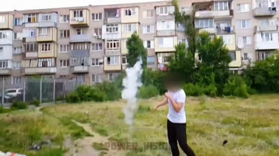 Experiments with Cola and Mentos in water