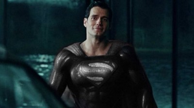 Zack Snyder montre le costume noir de Superman