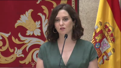 Ayuso defiende la cartilla covid-19 y pone como ejemplo La Liga de fútbol