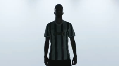 La Juventus presenta su nueva equipación para la temporada 2020-2021