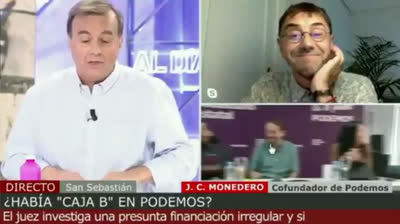 Juan Carlos Monedero en Cuatro respondiendo con preguntas