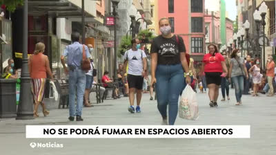 Canarias prohibe fumar en la calle