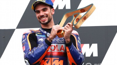 Oliveira triumphs at Motogp