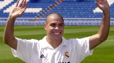 Hace 18 años, ¡el  Real Madrid  presentaba a  Ronaldo Nazario  en el Santiago Bernabéu!