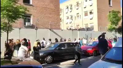 Colas de profesores en Madrid para hacerse los PCR