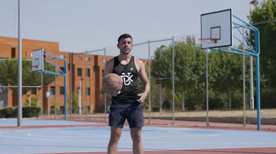 DjMaRiiO jugando al baloncesto en el NBA 2K21