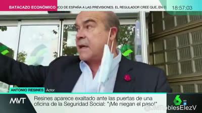 Antonio Resines gets angry because he is not allowed to enter Social Security