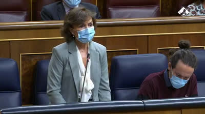 Carmen Calvo a Cuca Gamarra: "Digan seriamente que en este país se pueden bajar los impuestos y mantener la protección social"