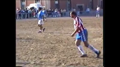 Quini jugando con los veteranos del Sporting en 1992