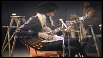 Johnny Winter- "Rock and Roll, Hoochie Koo" Backstage Jam 1971 (Reelin' In The Years Archive)