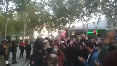 Enfrentamiento entre Policía y manifestantes en Vallecas