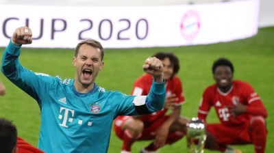 Manuel Neuer nombrado portero del año por la UEFA