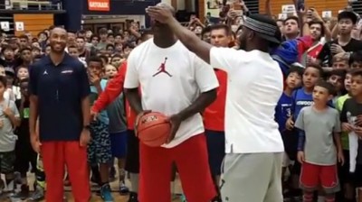 Michael Jordan vs Campamento de Niños | Si falla, regala unas Air Jordan a cada uno