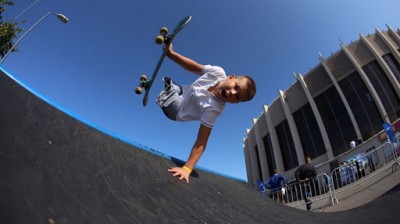 Max Lullove: el niño skater sin piernas