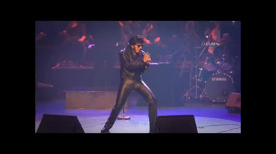 Héctor Ortiz as Elvis
