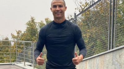 Cristiano Ronaldo se rapa el pelo durante la cuarentena tras dar positivo en COVID-19