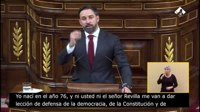 Santiago Abascal al diputado del PRC: "Pregúnteselo al señor Revilla, que era camisa azul y era franquista. No vengan a darnos lecciones de lo que es defender la democracia"