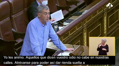 Oskar Matute: "Como dice un buen amigo, al fascismo, ni agua. Y si tiene sed, polvorones"