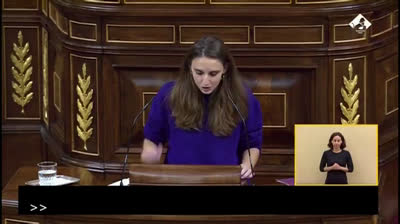 Lucía Muñoz pide 1 minuto de silencio para las victimas de violencia de genero y Batet obliga la obliga a seguir