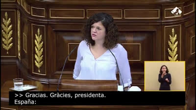 Sofía Castañon recita el nombre de "las feministas pioneras"