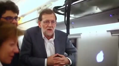 Mariano Rajoy viendo “La Isla de las Tentaciones”