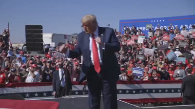 Donald Trump bailando “Ven, ven, ven” (Parodia)