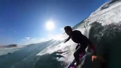Caída de Kai Lenny en una ola gigante en Nazaré grabada con una Go pro