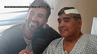 Maradona recibe el alta hospitalaria tras su operación