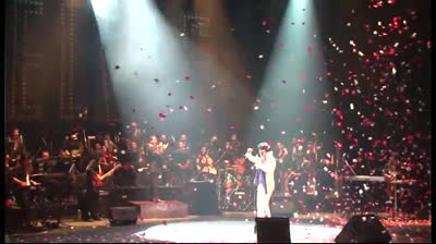 VIVA LAS VEGAS - Héctor Ortiz as Elvis